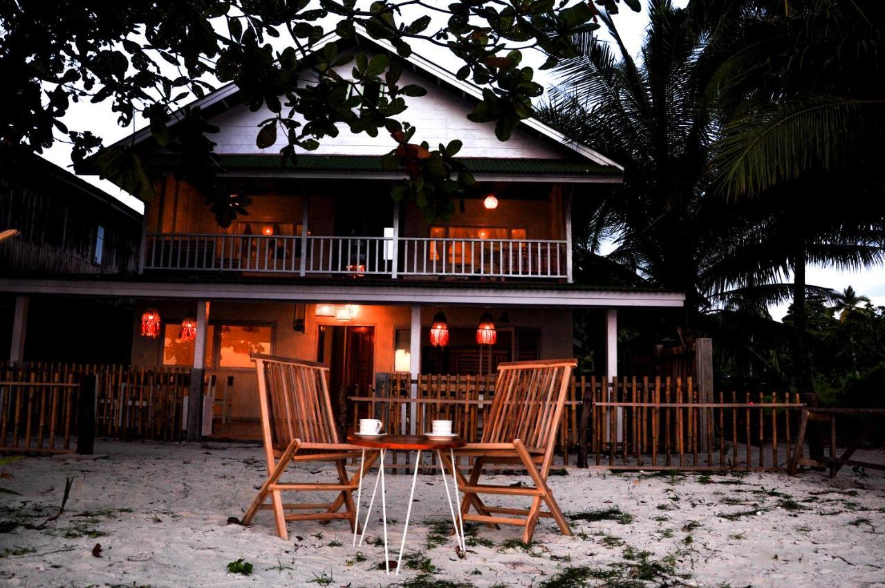 Crow'S Nest Hotel Tua Pejat Exterior photo